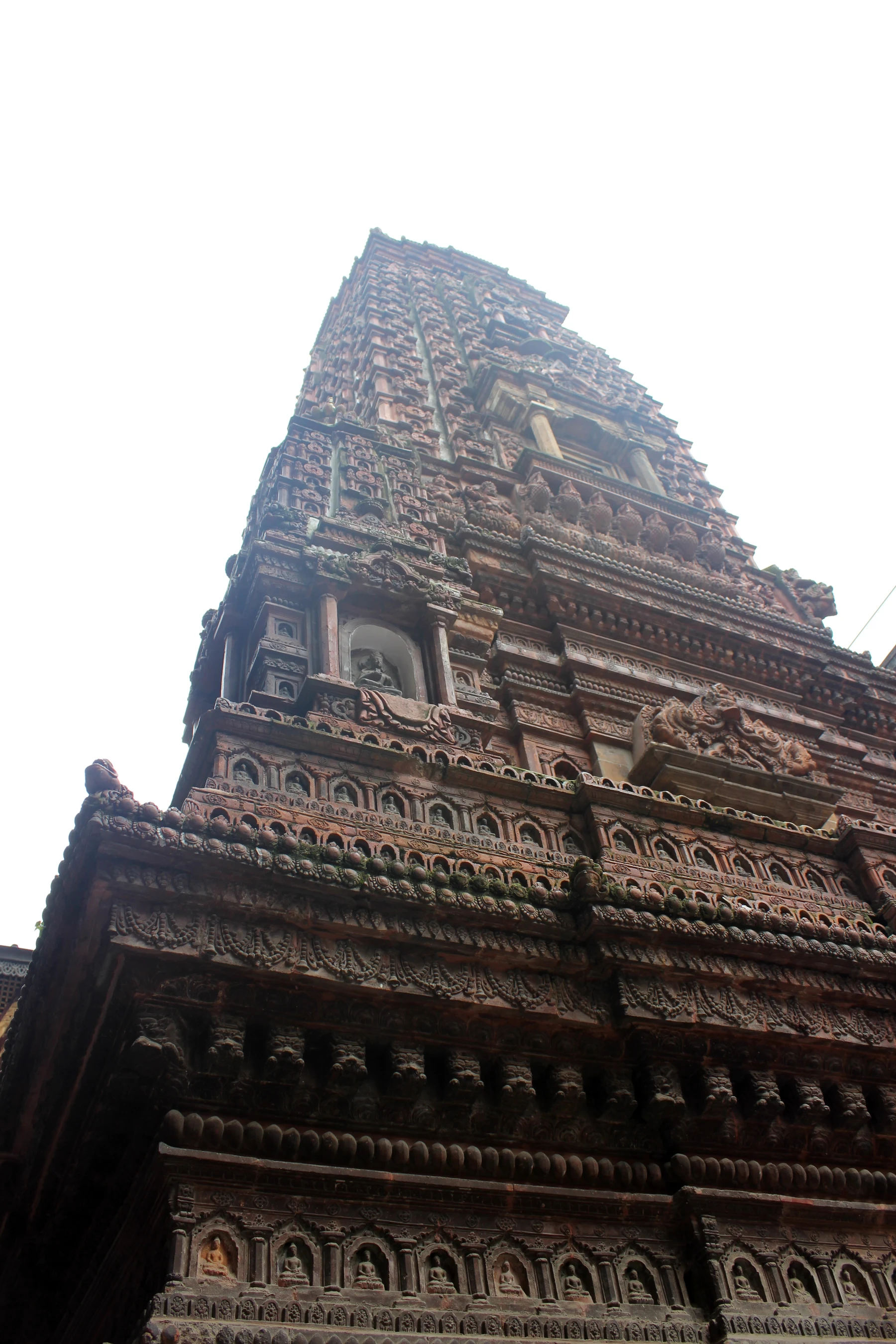 Détail de la façade sculptée du temple de Mahabouddha