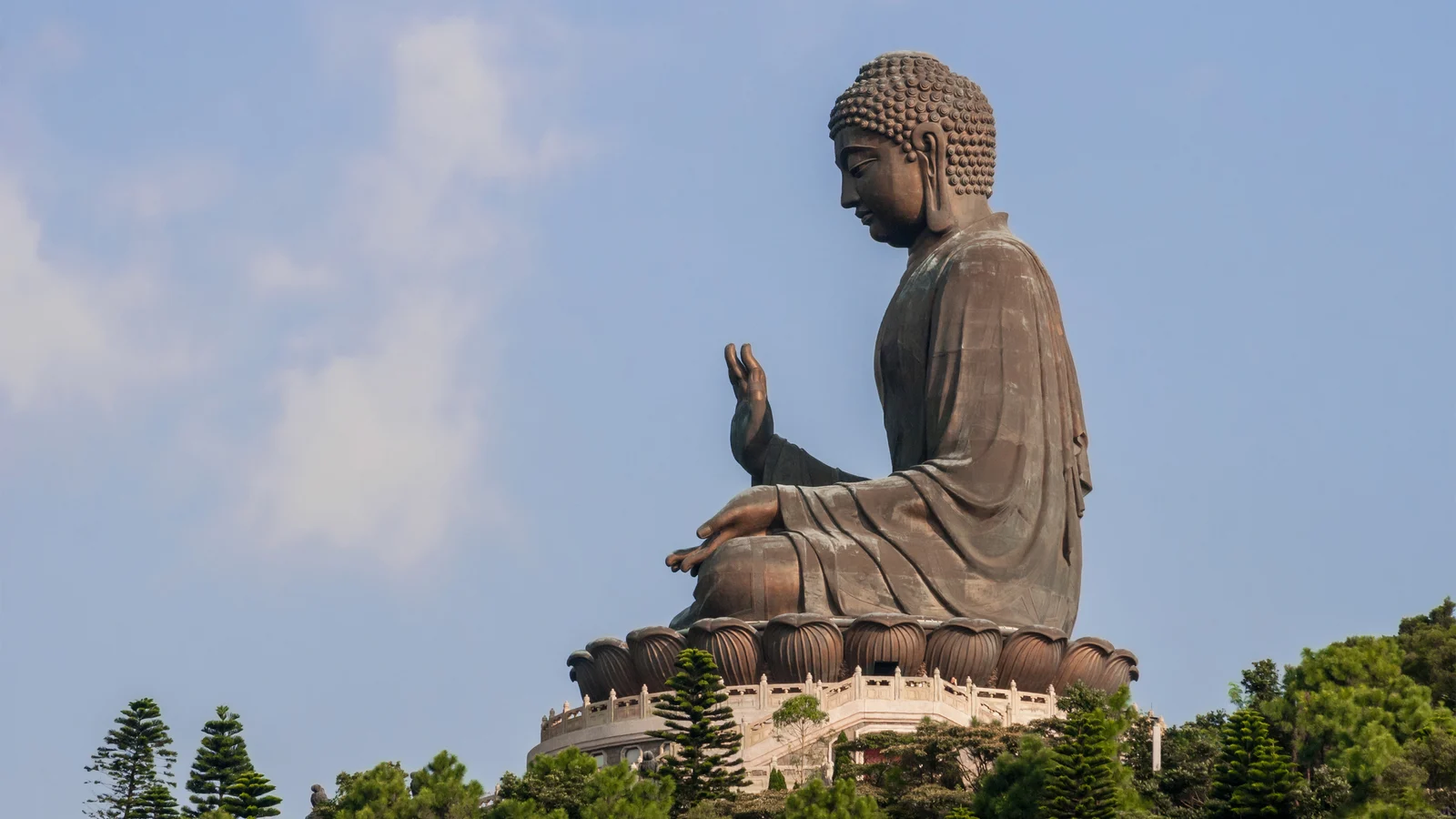 Statue du Bouddha Tian Tan sur la colline de Ngong Ping